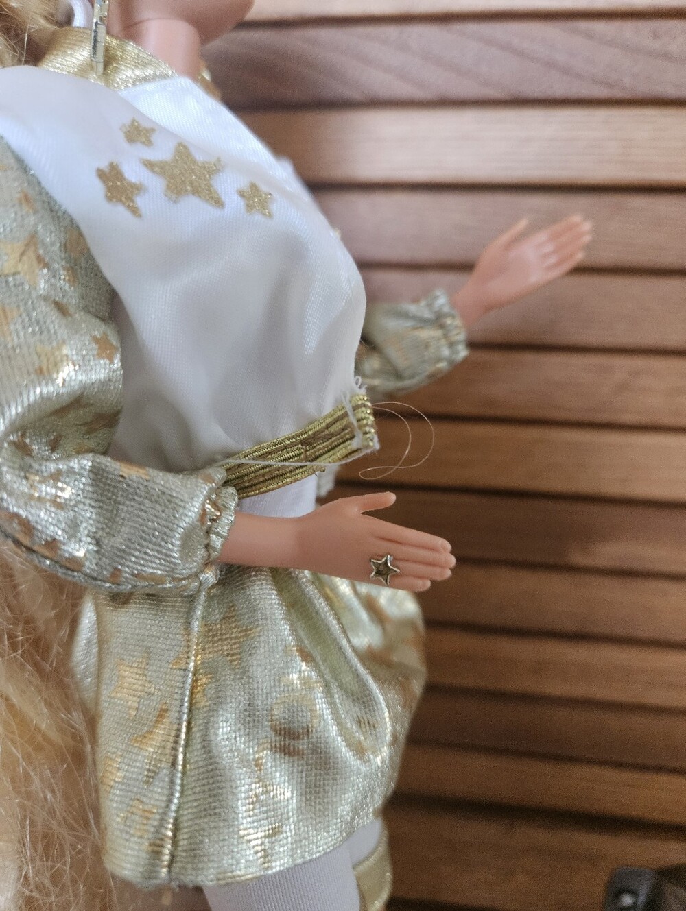 1992 Hollywood Hair Barbie - Picture 5 of 8